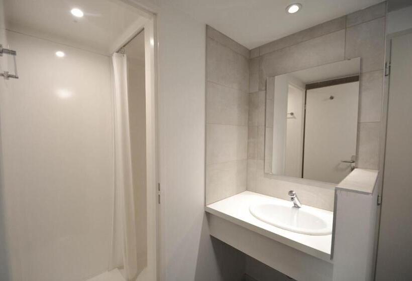 스탠다드 트리플 룸, Auberge De Jeunesse De La Roche Champlon