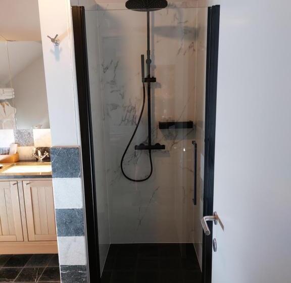 اتاق لوکس, B&b Bloonwinning