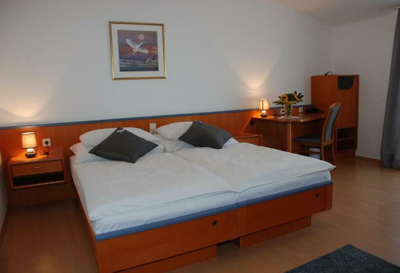 Номер Стандарт с Балконом, Sporthotel Podersdorf