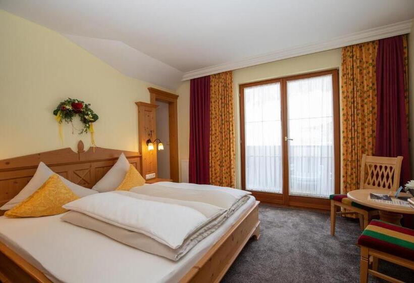 Апартаменты 3 Спальни, Alpenresidenz Trisanna