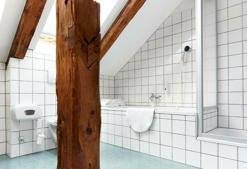 Номер Стандарт, Chen Döllacher Dorfwirtshaus