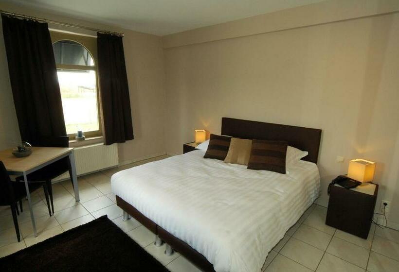 Четырехместный Номер Стандарт, Hôtel Le Saint Loup