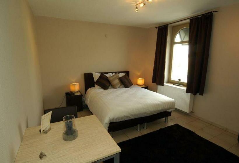 Номер Стандарт Трехместный, Hôtel Le Saint Loup