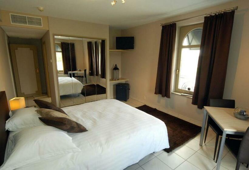 חדר סטנדרט לארבעה, Hôtel Le Saint Loup