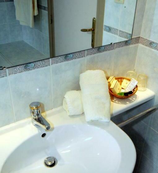 Номер Стандарт, Hôtel Le Saint Loup