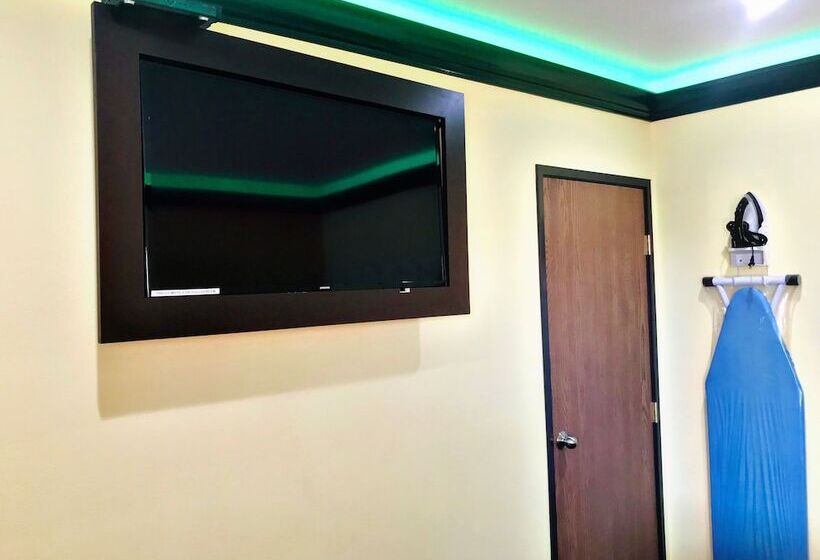 Номер Deluxe, Central Inn Motel