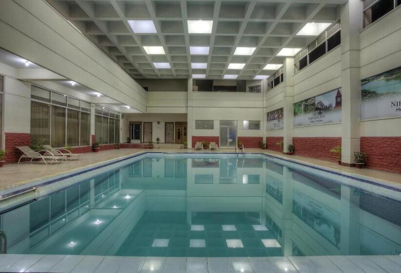 اتاق سوپریور خانوادگی, Nirvana Inn