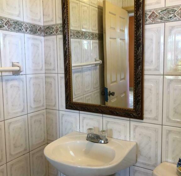 اتاق لوکس با تخت بزرگ, Star Castle Guest House