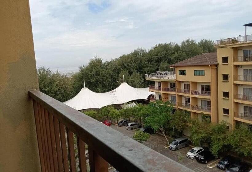 Апартаменты 1 Спальня Вид на Море, Zamlan Gold Coast Morib Intl Resort   3 Rooms Apartment