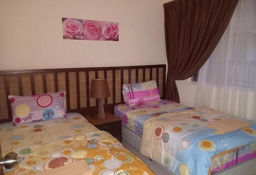 Апартаменты 1 Спальня Вид на Море, Zamlan Gold Coast Morib Intl Resort   3 Rooms Apartment
