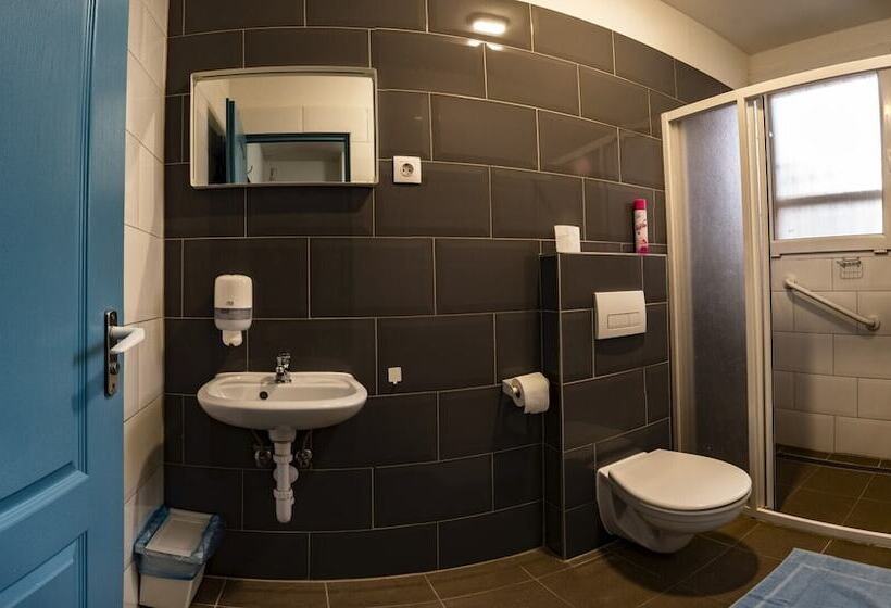 标准单人间, Wow City Hostel