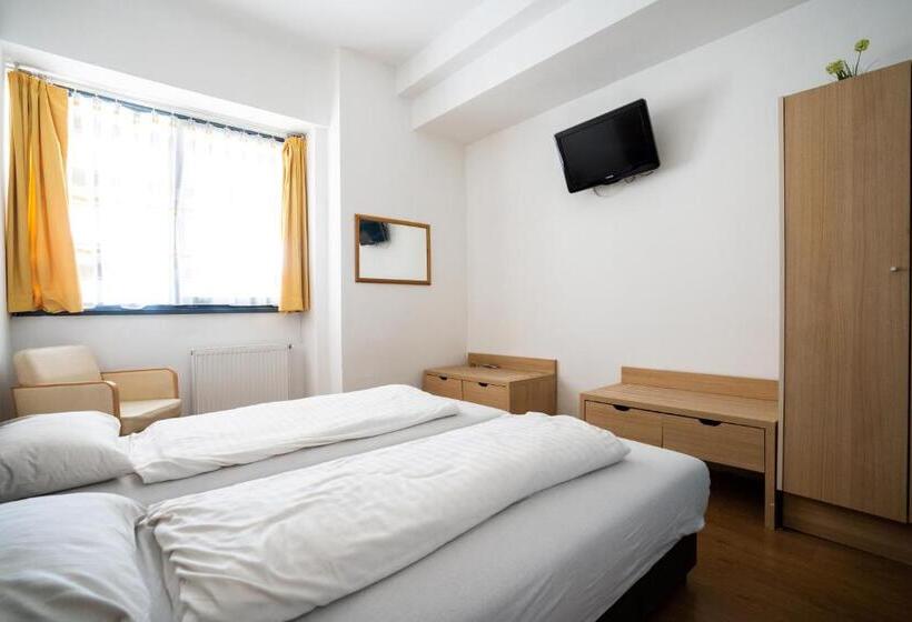 带共用浴室的标准房间, Wow City Hostel