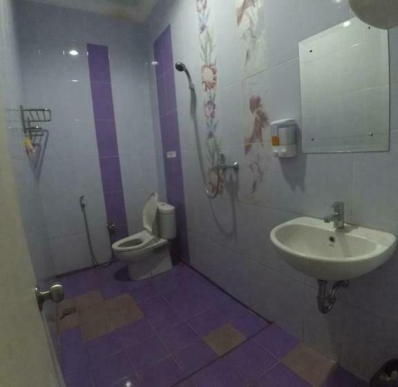 اتاق خانوادگی, Cabin  Sutomo