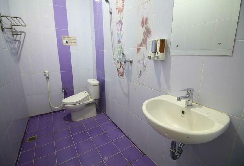 اتاق خانوادگی, Cabin  Sutomo