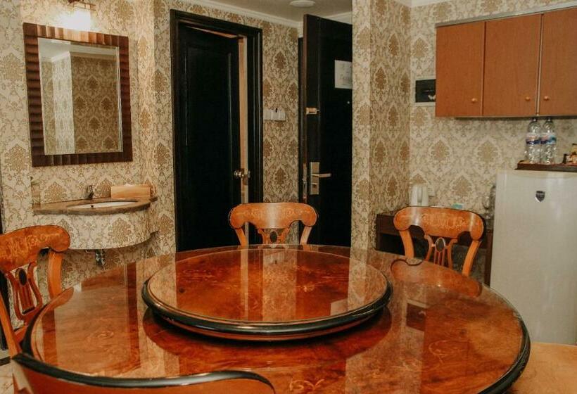 جناح إدارى, Grand Q  Gorontalo