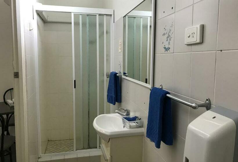 اتاق لوکس سه تخته, Coffs Shearwater Motel