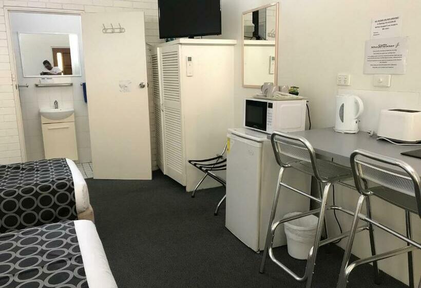اتاق لوکس سه تخته, Coffs Shearwater Motel