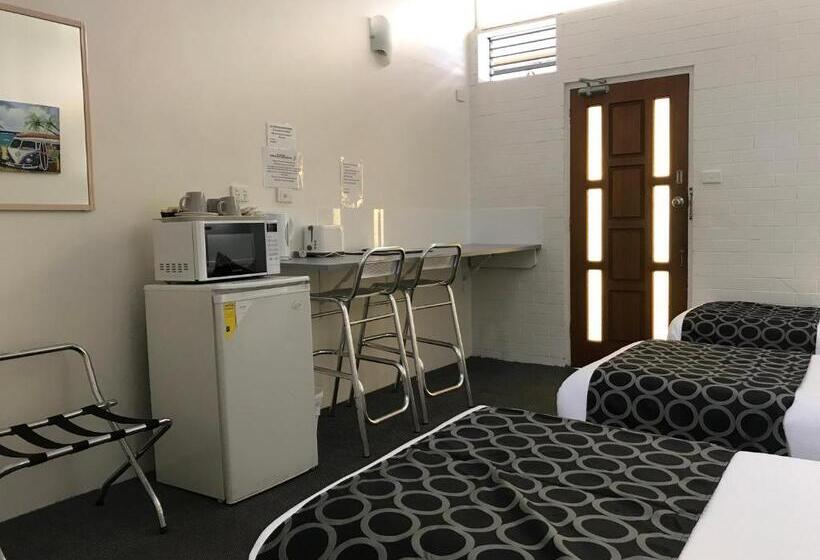 اتاق لوکس سه تخته, Coffs Shearwater Motel