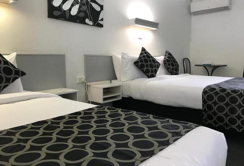 Трехместный Президентский, Coffs Shearwater Motel