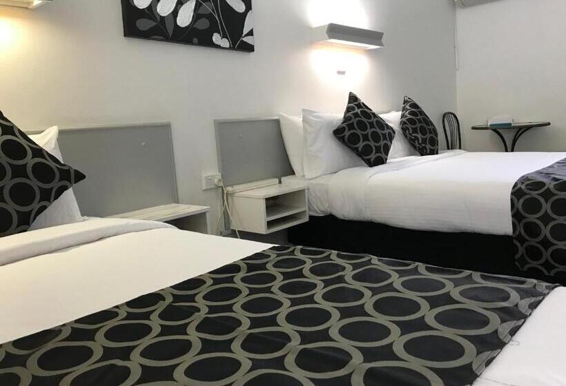 이그제큐티브 트리플, Coffs Shearwater Motel
