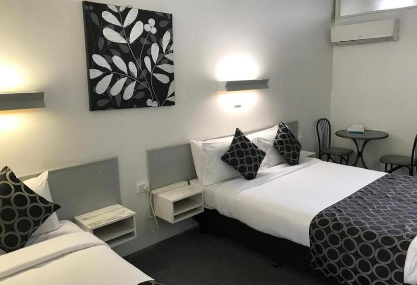 이그제큐티브 트리플, Coffs Shearwater Motel