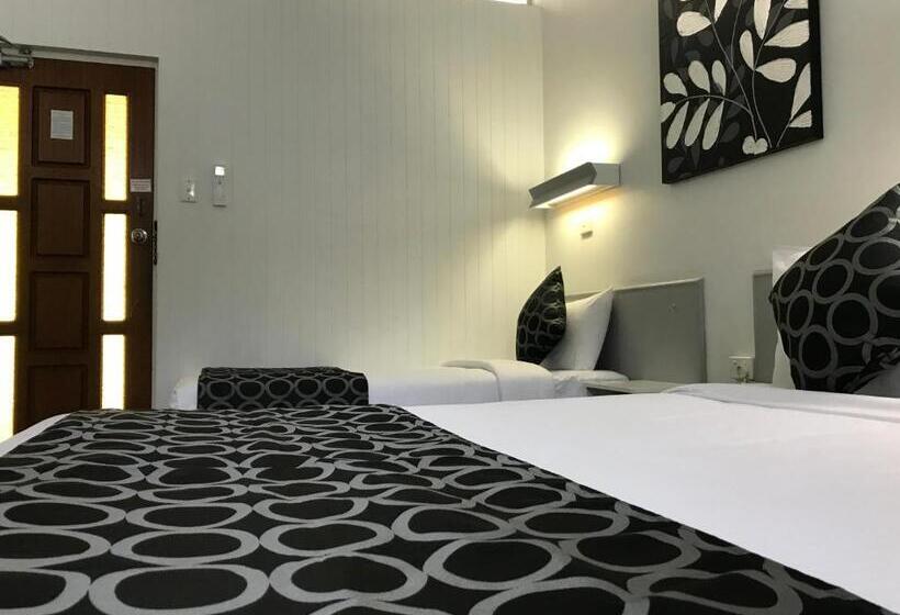 اتاق اجرایی سه نفره, Coffs Shearwater Motel