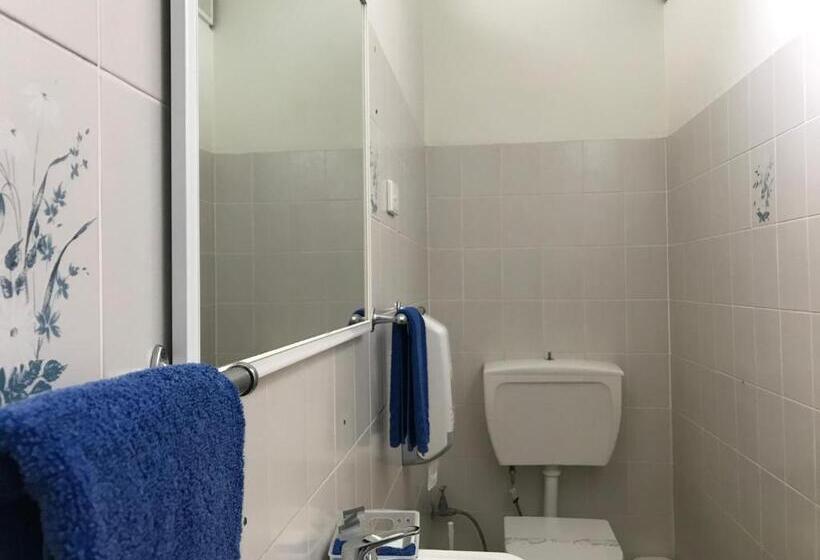 اتاق اجرایی سه نفره, Coffs Shearwater Motel