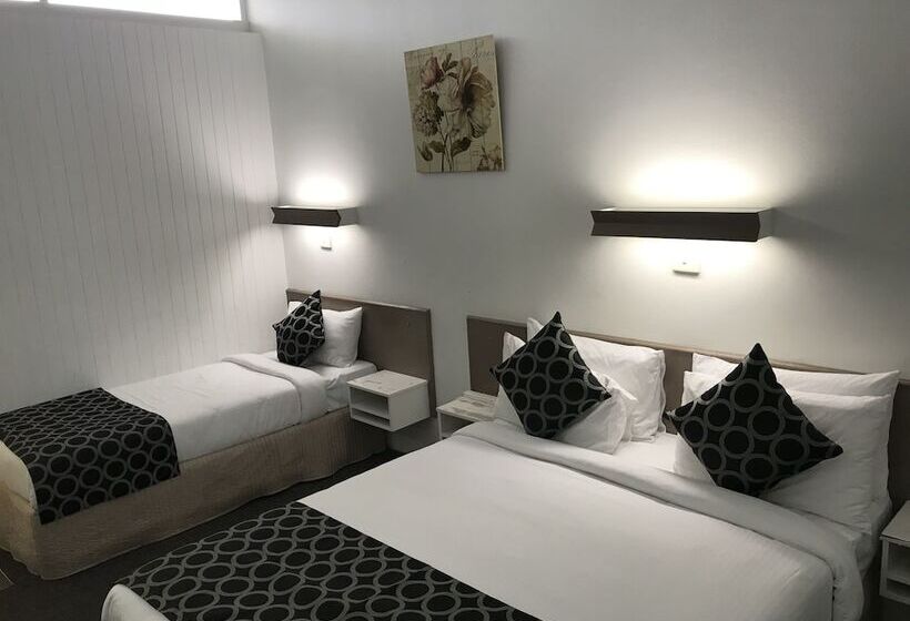 اتاق اجرایی سه نفره, Coffs Shearwater Motel