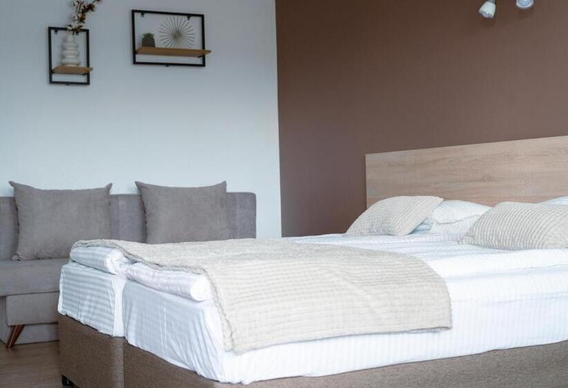 اتاق استاندارد سه تخته با بالکن, Family Hotel Slavianska Dusha