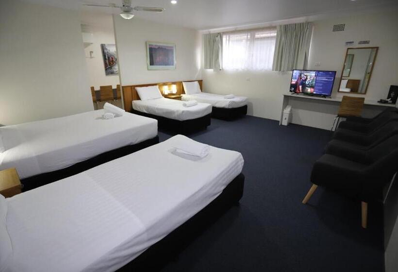 家庭间, Reign Inn Newcastle