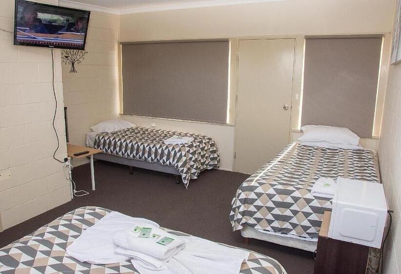 اتاق استاندارد چهار تخته, The Swiss Motel