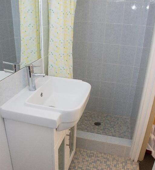 اتاق لوکس چهار تخته, The Swiss Motel