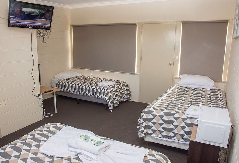 اتاق لوکس چهار تخته, The Swiss Motel