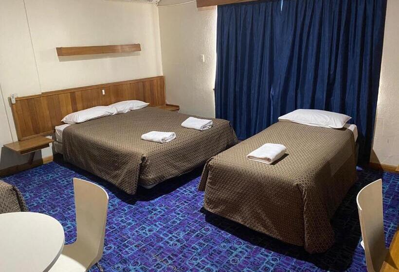 패밀리 룸, Tollgate Motel