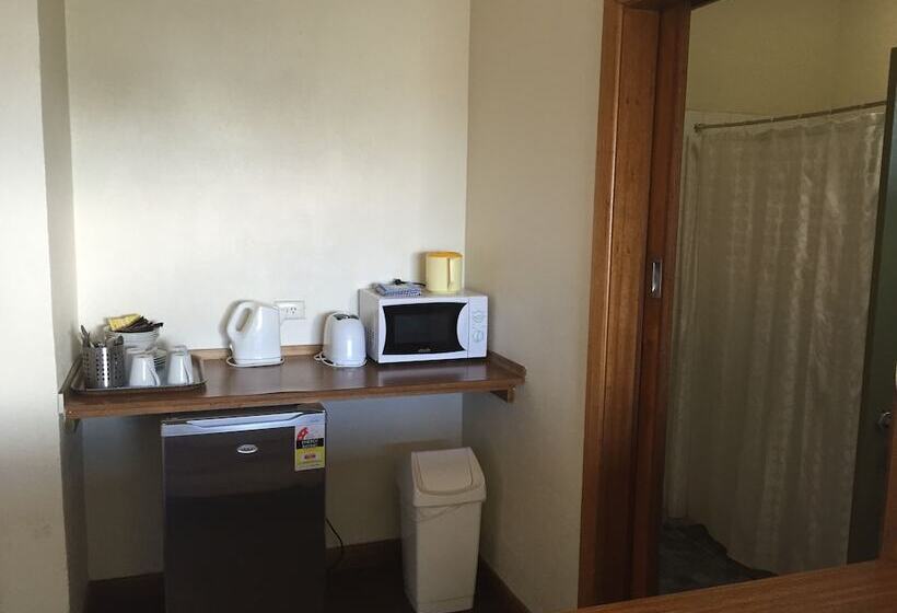 패밀리 룸, Tollgate Motel