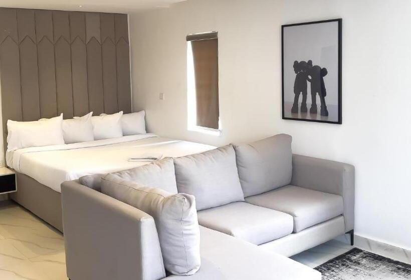 استودیوی لوکس, Luxe Apartments Surulere