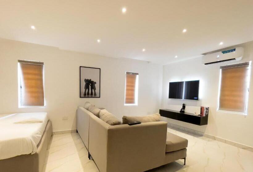 استودیوی لوکس, Luxe Apartments Surulere