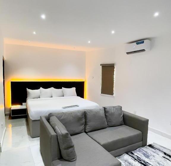 استودیوی لوکس, Luxe Apartments Surulere