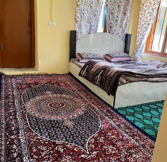 اتاق لوکس, Pine Brooke Pahalgam