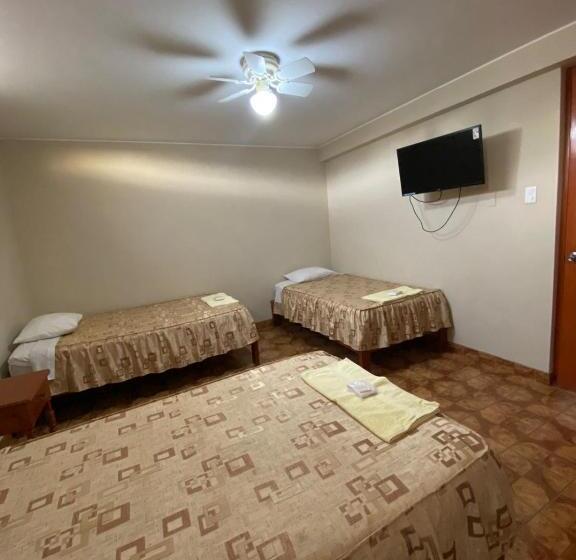 غرفة قياسية ثلاثية, Hostal La Sirena