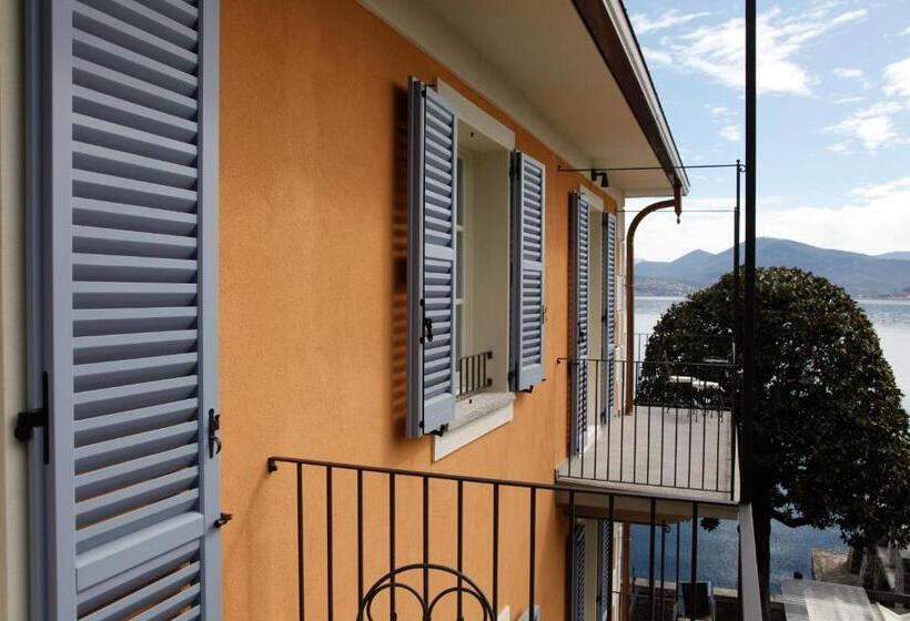 Superior room with lake view, Arancioamaro