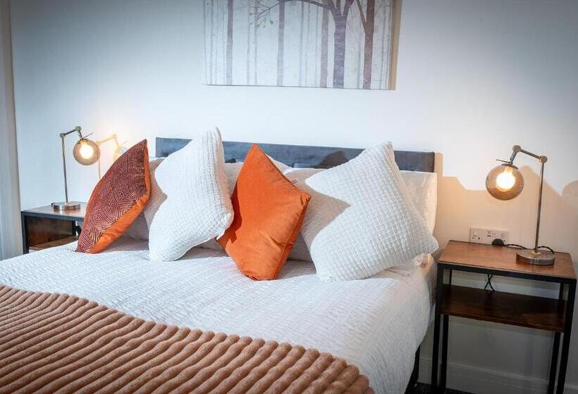 스탠다드 룸, Kings Arms Suites   Luxury Double   Waterfall Shower   Self Check In