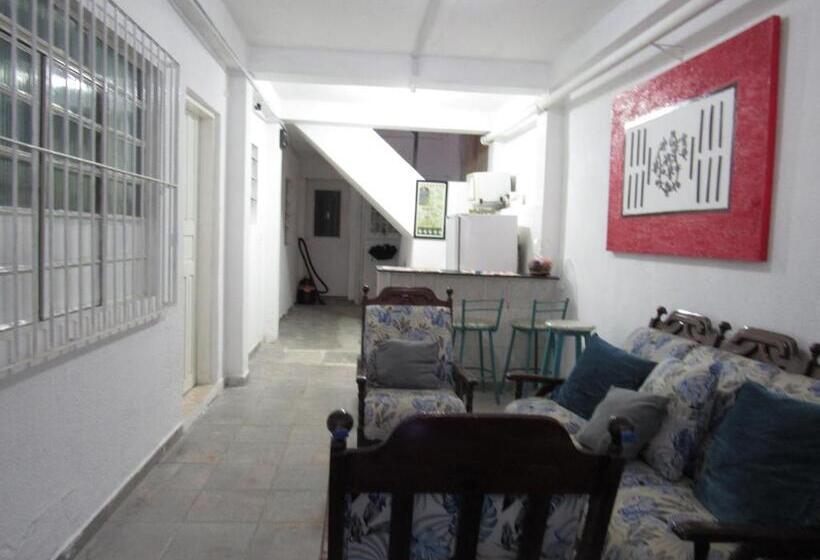 اتاق ساده سه‌ نفره, Hostel Brasil Gru