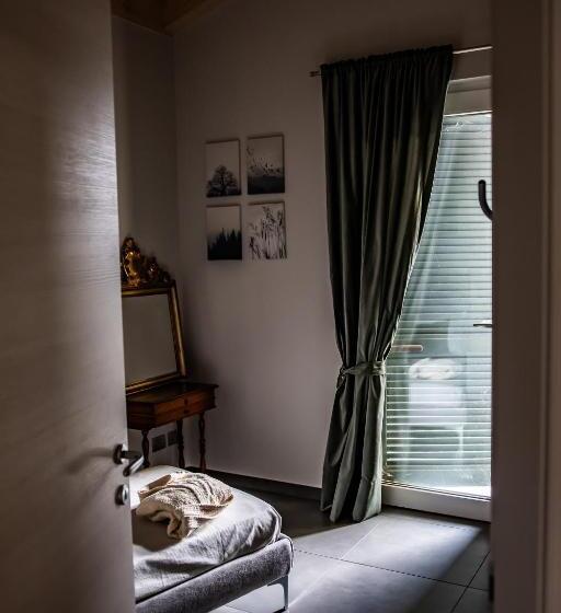 اتاق لوکس سه تخته, Monte Moro Gavi B&b
