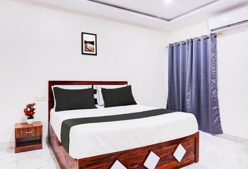 Трехместный Номер Классика, Oyo Hotel Royal Inn