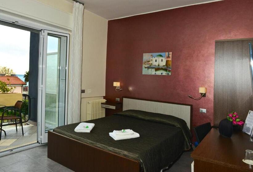 اتاق استاندارد با بالکن و چشم‌انداز دریا, Villa Le Logge