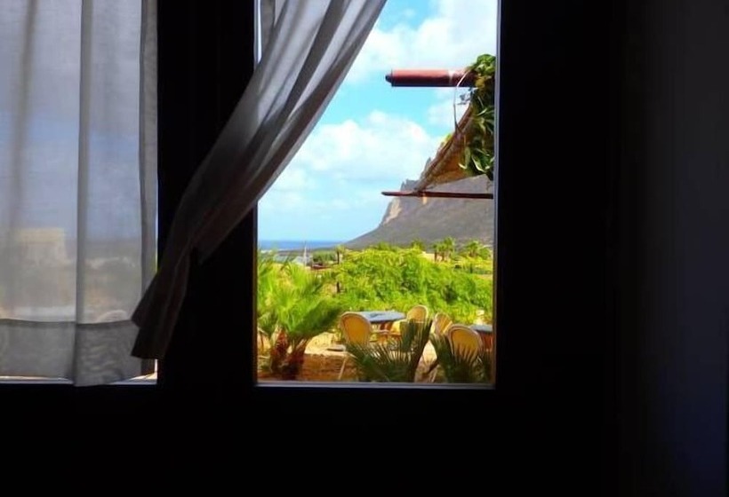 اتاق استاندارد چهار تخته, Cala Buguto