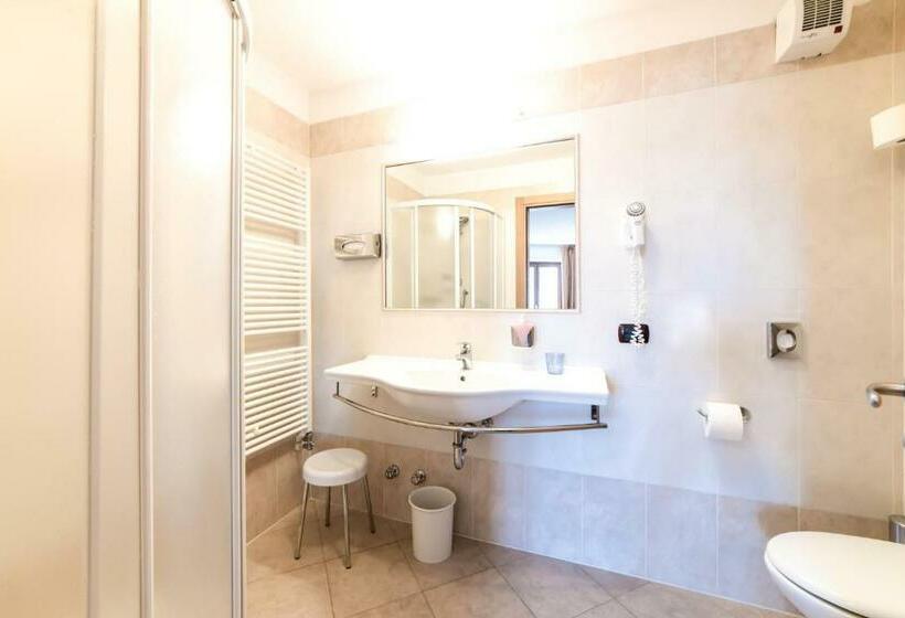 Quarto Triplo Estandar, Chalet Caminetto