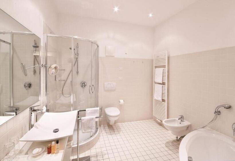 سوییت, Maria Theresia Adults Only