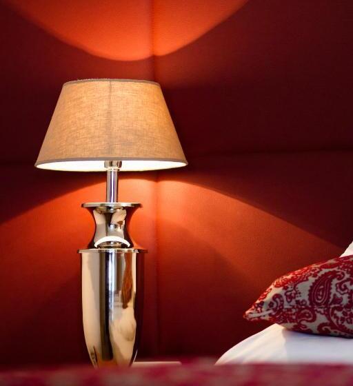 سوییت, Maria Theresia Adults Only